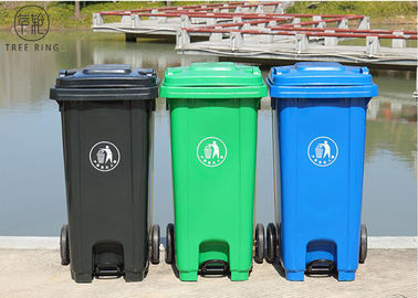 Les poubelles en plastique de déchets de pied de HDPE, les poubelles colorées de déchets avec la pédale ont actionné le couvercle 120L
