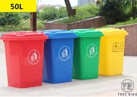 Bleu et jaunissez les poubelles en plastique de déchets de 50 litres avec la réutilisation à quatre roues de chariot