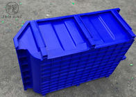 Bleu/rouge empilant les tonneaux en plastique pour le stockage sûr des pièces 600 * 400 * 230mm